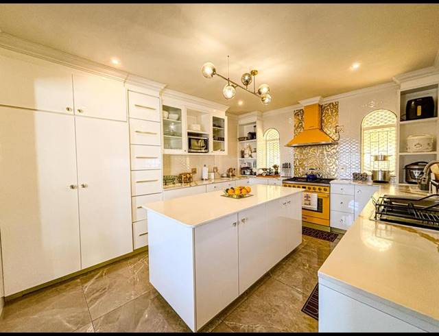 7 BEDROOM HOUSE FOR SALE IN GLENVISTA